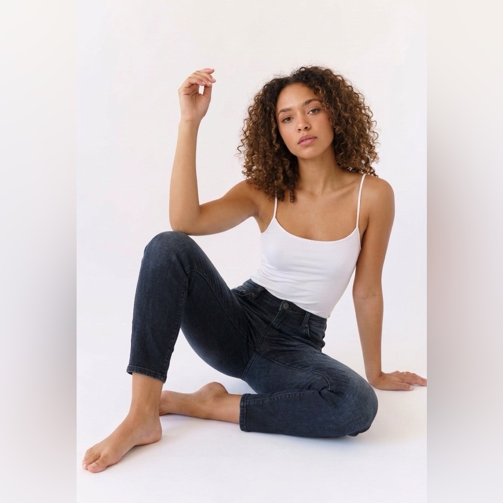 BCBGMaxAzria High-Rise Jeans in Washed Blue Denim